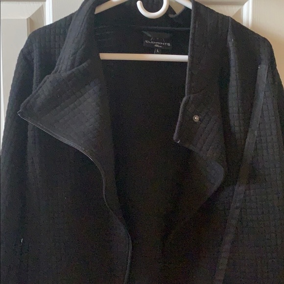 Women’s Zip-Up Athleisure Jacket - Picture 3 of 6